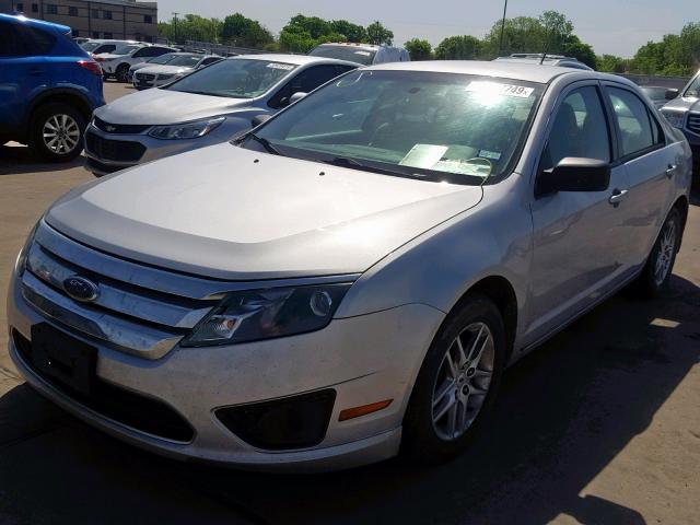 3FAHP0GA2AR236623 - 2010 FORD FUSION S WHITE photo 2