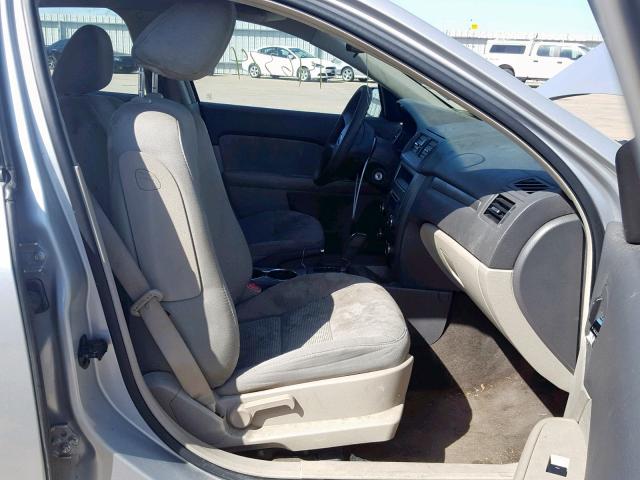 3FAHP0GA2AR236623 - 2010 FORD FUSION S WHITE photo 5