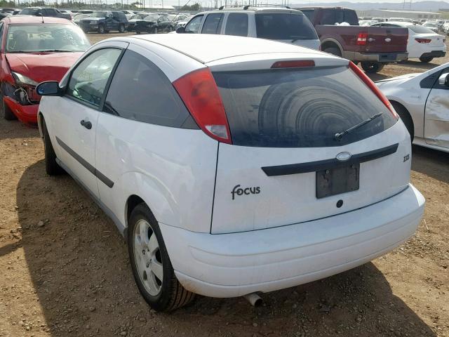 3FAFP31381R244826 - 2001 FORD FOCUS ZX3 WHITE photo 3