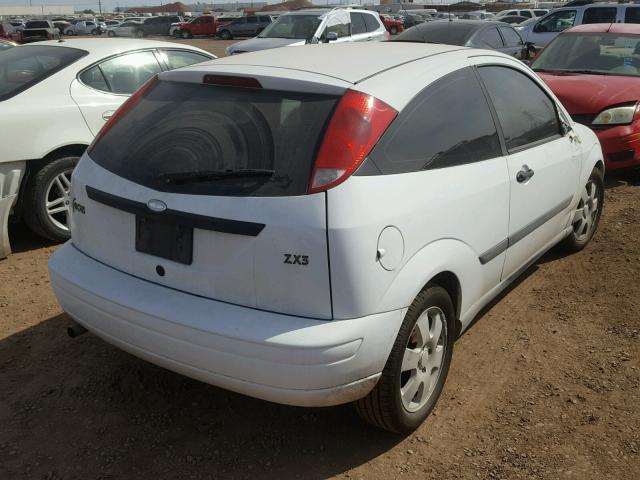 3FAFP31381R244826 - 2001 FORD FOCUS ZX3 WHITE photo 4