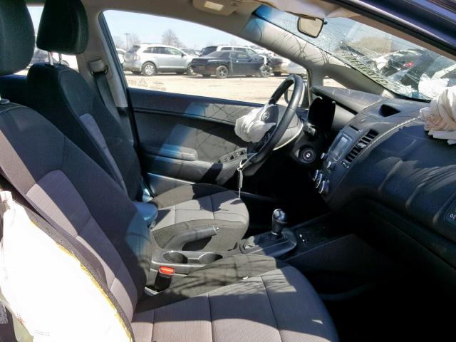 KNAFX4A80E5082921 - 2014 KIA FORTE EX GRAY photo 5