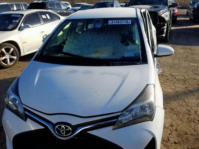 VNKKTUD35HA078928 - 2017 TOYOTA YARIS L WHITE photo 10