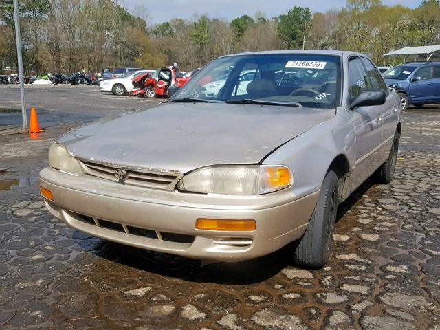 4T1BG12K9TU723881 - 1996 TOYOTA CAMRY DX GOLD photo 2