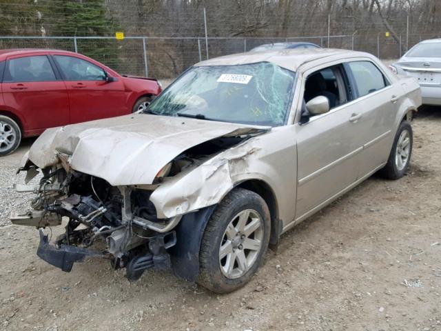 2C3LA43R47H625765 - 2007 CHRYSLER 300 TAN photo 2