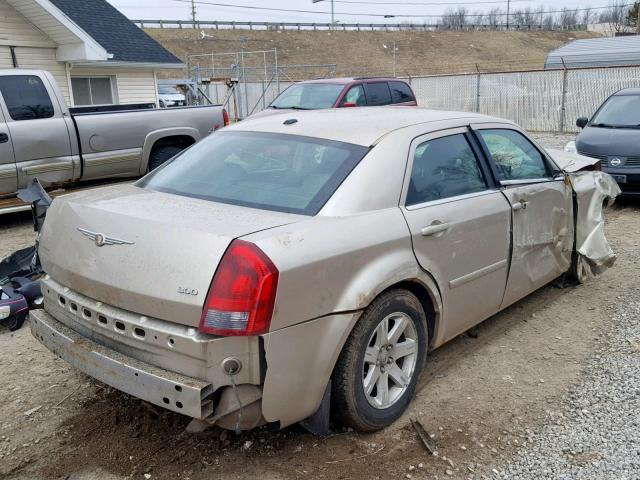 2C3LA43R47H625765 - 2007 CHRYSLER 300 TAN photo 4