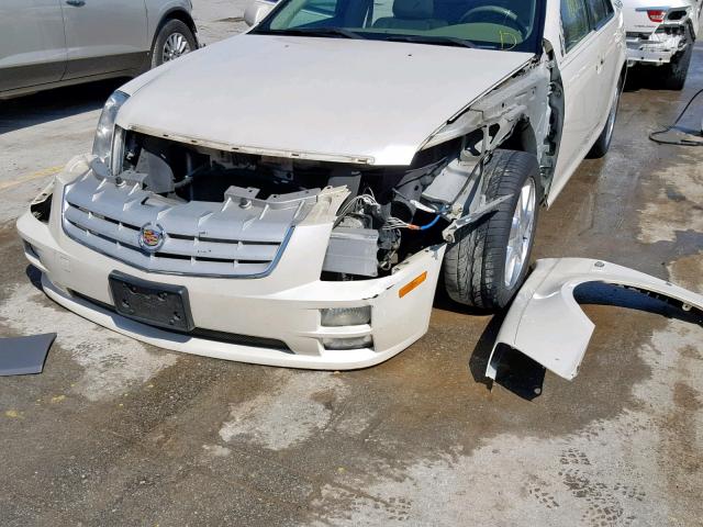 1G6DW677560100578 - 2006 CADILLAC STS WHITE photo 9