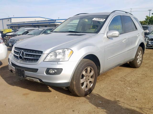 4JGBB22EX7A256136 - 2007 MERCEDES-BENZ ML 320 CDI SILVER photo 2