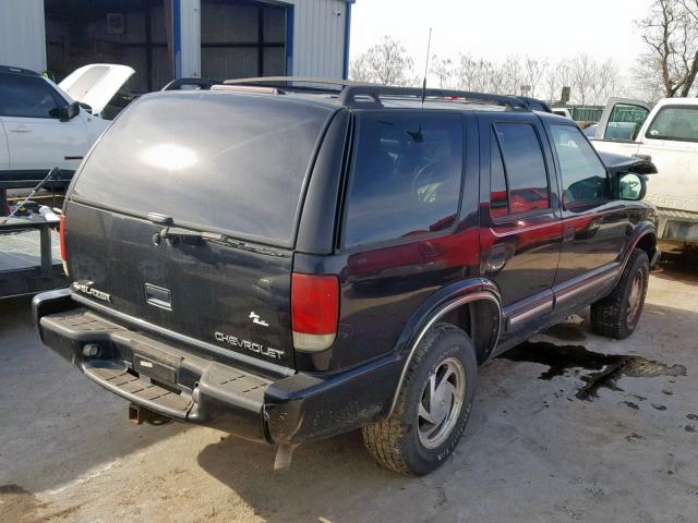 1GNDT13W112216824 - 2001 CHEVROLET BLAZER BLACK photo 4