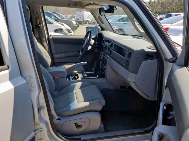 1J8HG48N46C104660 - 2006 JEEP COMMANDER 银色 照片 5