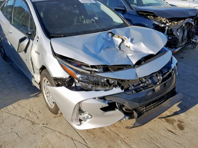 JTDKARFP2J3092615 - 2018 TOYOTA PRIUS PRIM 银色 照片 9