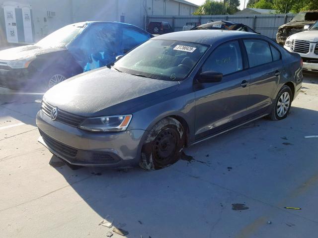 3VW2K7AJ8EM238215 - 2014 VOLKSWAGEN JETTA BASE GRAY photo 2