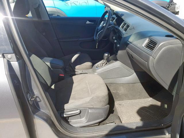 3VW2K7AJ8EM238215 - 2014 VOLKSWAGEN JETTA BASE GRAY photo 5