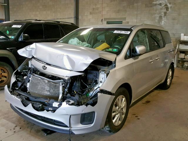 KNDMB5C16J6357842 - 2018 KIA SEDONA LX SILVER photo 2