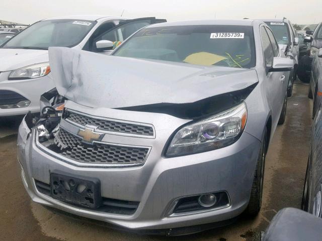 1G11H5SA8DF273909 - 2013 CHEVROLET MALIBU LTZ ვერცხლისფერი ფოტო 2