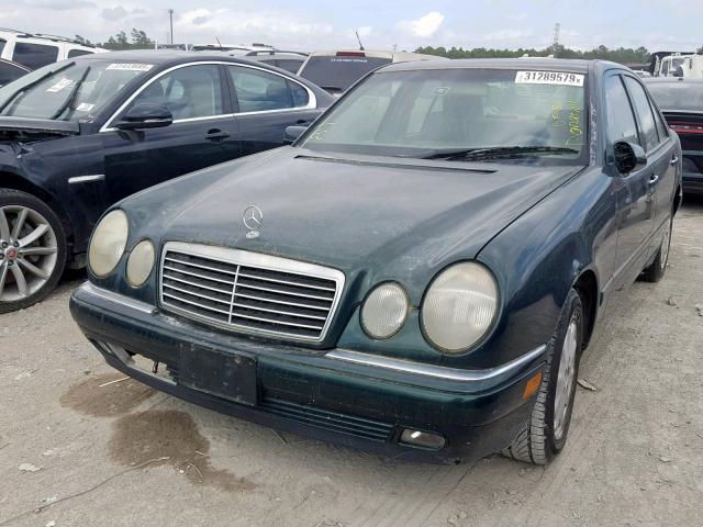 WDBJF65F4WA599375 - 1998 MERCEDES-BENZ E 320 GREEN photo 2