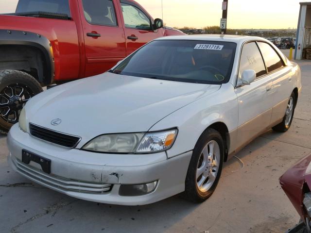 JT8BF28G6Y0268775 - 2000 LEXUS ES 300 WHITE photo 2