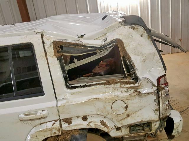 1J4RH4GK5AC122572 - 2010 JEEP COMMANDER WHITE photo 9