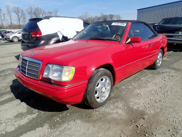 WDBEA66E6SC242879 - 1995 MERCEDES-BENZ E 320 RED photo 2