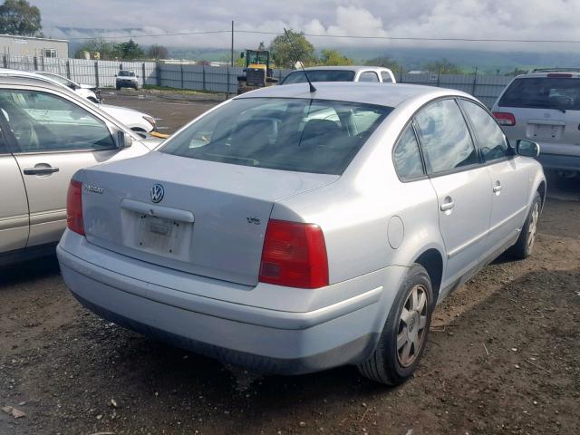 WVWPD63B2XE491154 - 1999 VOLKSWAGEN PASSAT GLX SILVER photo 4