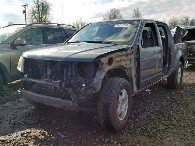 1N6AD07W85C466118 - 2005 NISSAN FRONTIER C GRAY photo 2