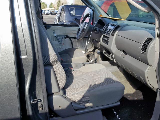 1N6AD07W85C466118 - 2005 NISSAN FRONTIER C GRAY photo 5