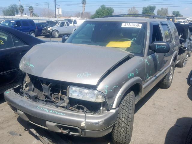 1GNDT13W02K212233 - 2002 CHEVROLET BLAZER TAN photo 2