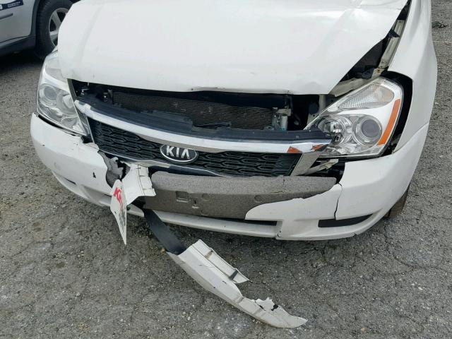 KNDMG4C79B6393820 - 2011 KIA SEDONA LX WHITE photo 9