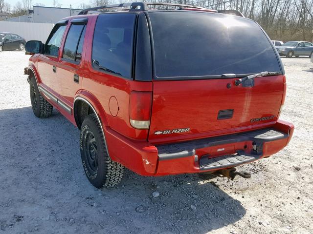 1GNDT13W2Y2391559 - 2000 CHEVROLET BLAZER RED photo 3