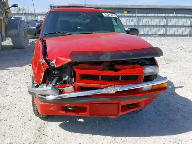 1GNDT13W2Y2391559 - 2000 CHEVROLET BLAZER RED photo 9