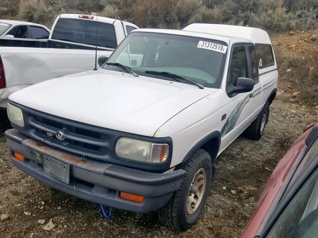 4F4CR17XXSTM12754 - 1995 MAZDA B4000 CAB WHITE photo 2