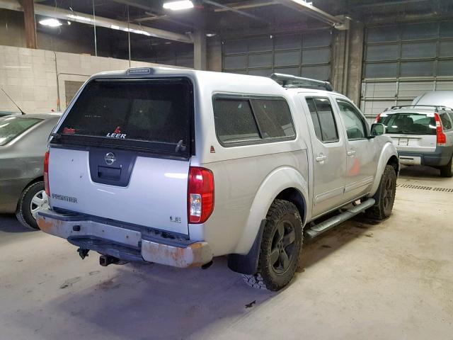 1N6AD07WX5C400461 - 2005 NISSAN FRONTIER C SILVER photo 4