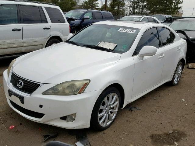 JTHCK262662001385 - 2006 LEXUS IS 250 WHITE photo 2