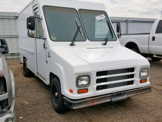 45VXA01B4KW000725 - 1989 UTILIMASTER STEP VAN WHITE photo 1