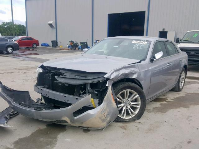 2C3CCAEG8GH212171 - 2016 CHRYSLER 300C SILVER photo 2