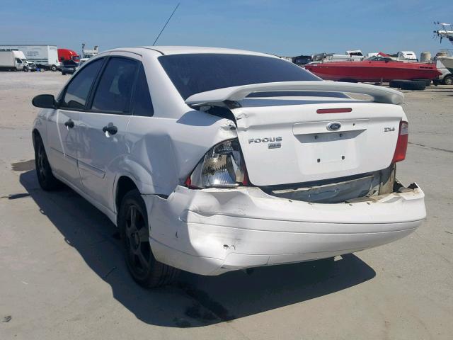 1FAFP34N26W185662 - 2006 FORD FOCUS ZX4 WHITE photo 3