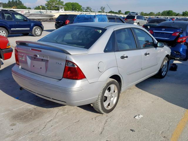 1FAFP34N75W271886 - 2005 FORD FOCUS ZX4 SILVER photo 4