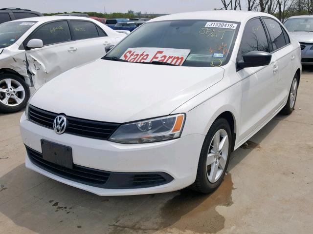 3VW2K7AJ2DM350667 - 2013 VOLKSWAGEN JETTA BASE WHITE photo 2