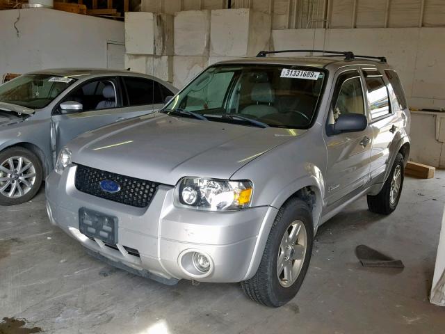 1FMCU96H05KD16346 - 2005 FORD ESCAPE HEV SILVER photo 2