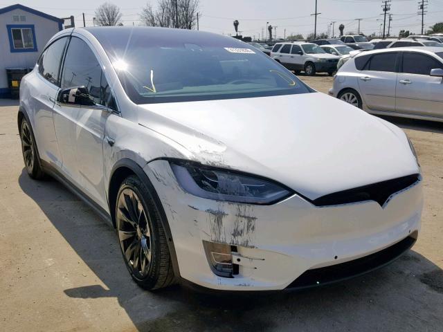 5YJXCAE24JF102555 - 2018 TESLA MODEL X WHITE photo 1