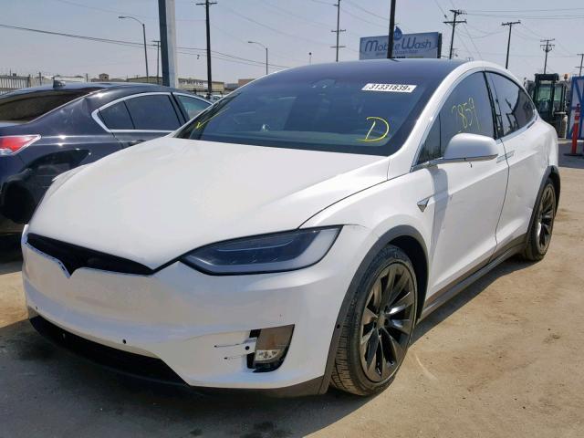 5YJXCAE24JF102555 - 2018 TESLA MODEL X WHITE photo 2