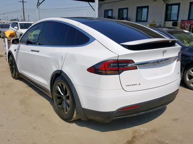 5YJXCAE24JF102555 - 2018 TESLA MODEL X WHITE photo 3