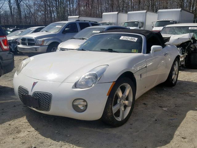 1G2MB33B46Y107562 - 2006 PONTIAC SOLSTICE WHITE photo 2