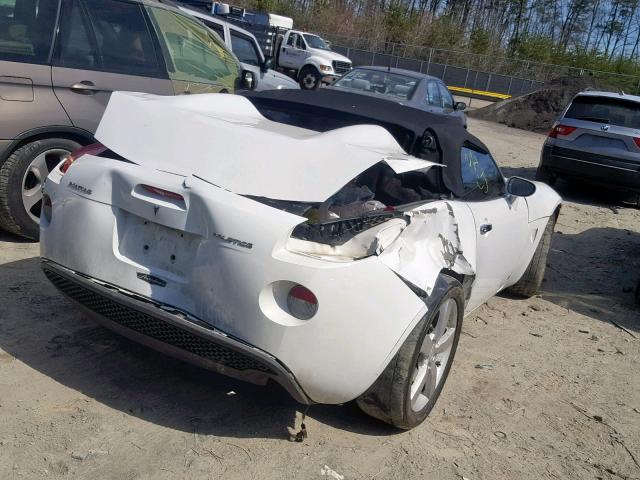 1G2MB33B46Y107562 - 2006 PONTIAC SOLSTICE WHITE photo 4