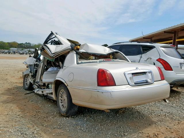 1LNHM83W42Y609288 - 2002 LINCOLN TOWN CAR C GOLD photo 3