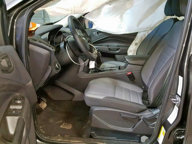 1FMCU0F79HUA35724 - 2017 FORD ESCAPE S GRAY photo 5