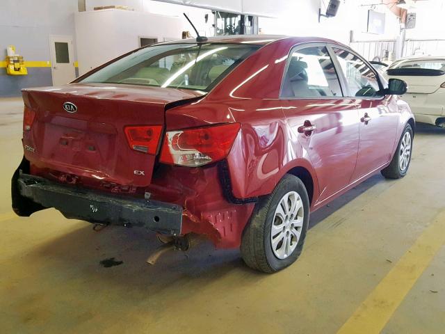 KNAFU4A22D5739981 - 2013 KIA FORTE EX RED photo 4