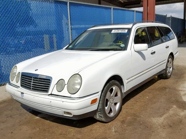 WDBJH65F3XA832772 - 1999 MERCEDES-BENZ E 320 WHITE photo 2