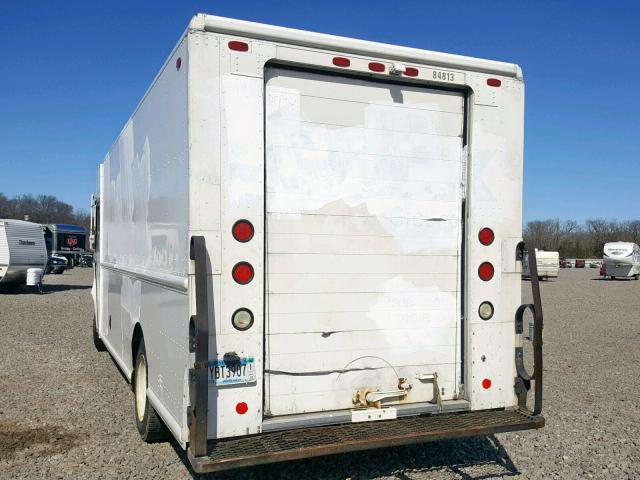 4UZAARCP87CY31975 - 2007 FREIGHTLINER CHASSIS M WHITE photo 3