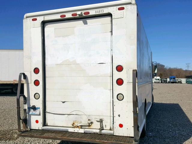 4UZAARCP87CY31975 - 2007 FREIGHTLINER CHASSIS M WHITE photo 4