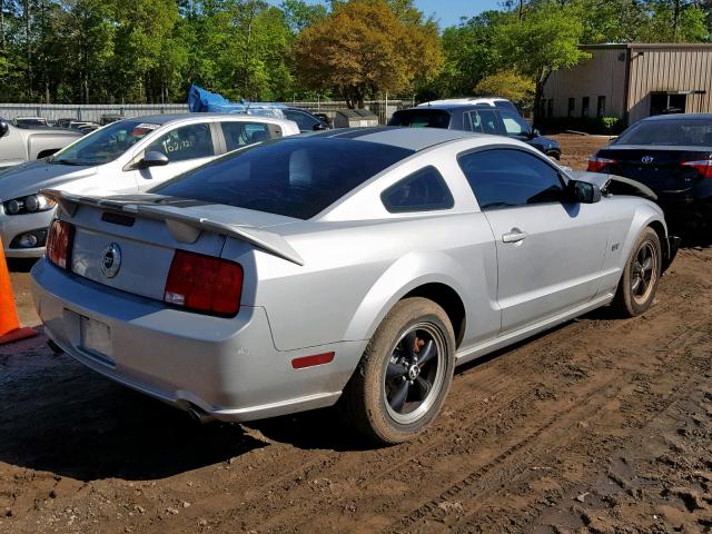 1ZVFT82H375305859 - 2007 FORD MUSTANG GT SILVER photo 4